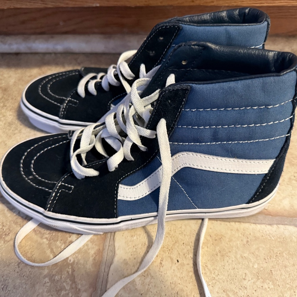 New Vans Sk8- hi shoes. Women’s 8.5